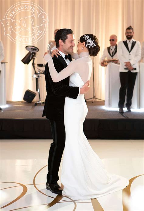 Jenna Johnson and Val Chmerkovskiys Wedding Was an Epic。